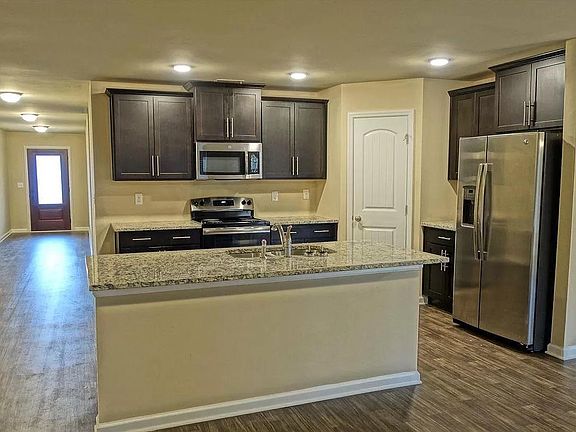 Stainless steel appliances throughout!