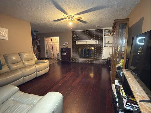 3rd image of 1515 Lindale Cir
