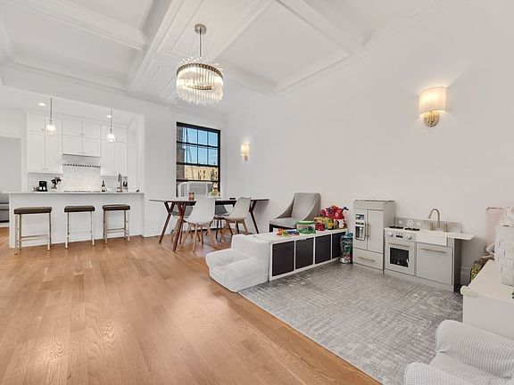 3rd image of 215 W 98th St APT 9F