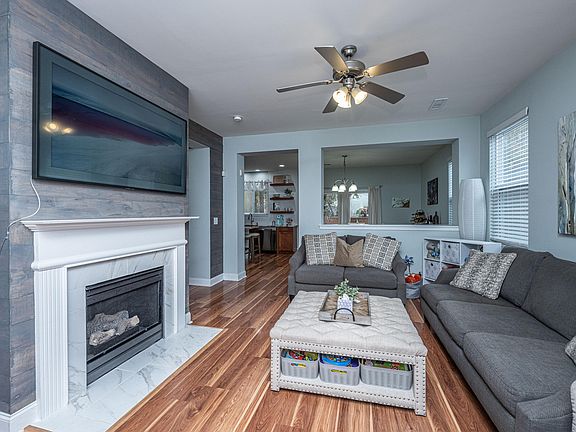4th image of 8834 Shadowglen Dr