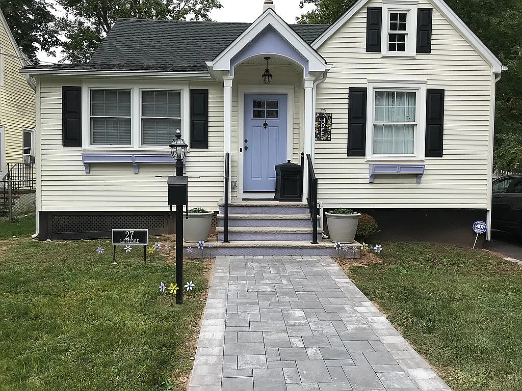 27 Laureldale Ave photo 1