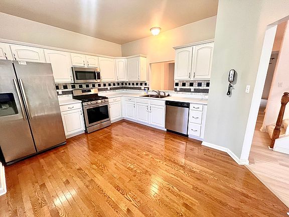5th image of 108 Woodcrest Dr