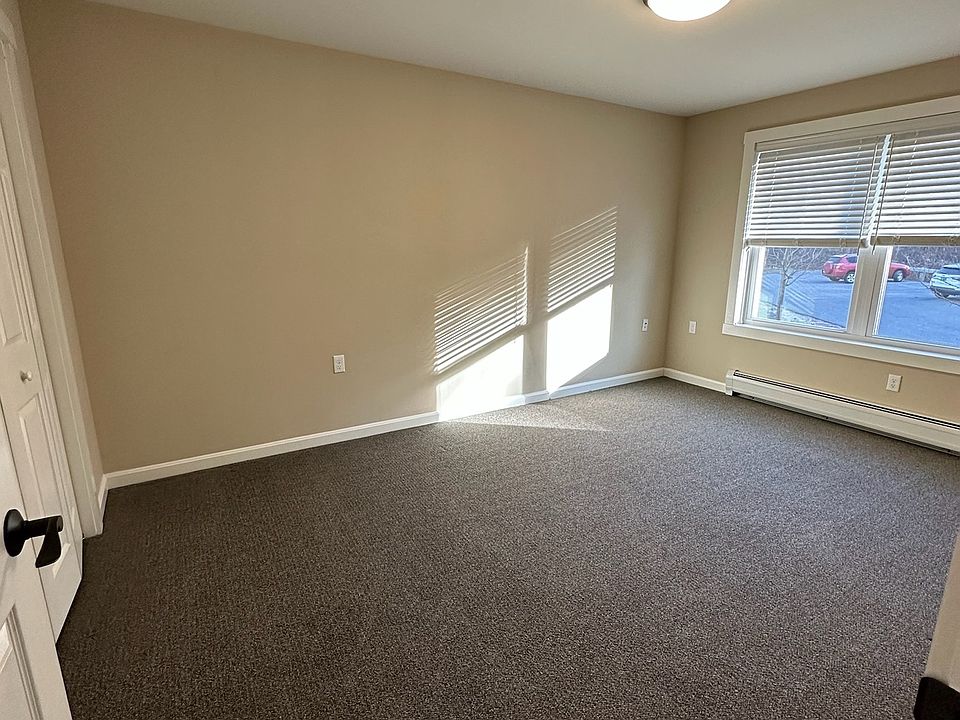 2nd image of 5 Acorn Dr #11267160