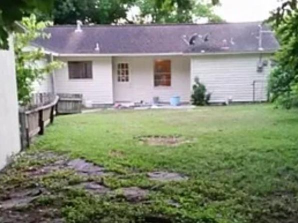 406 Poinsetta St, Lake Jackson, TX 77566
