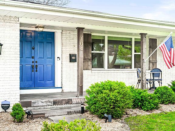 3rd image of 104 Ruth Rd