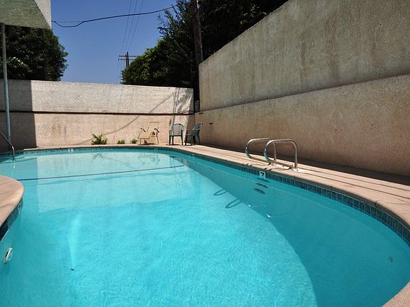 3rd image of 4414 Woodman Ave APT 306