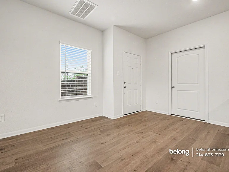 203 Marsh Ln — Photo 9