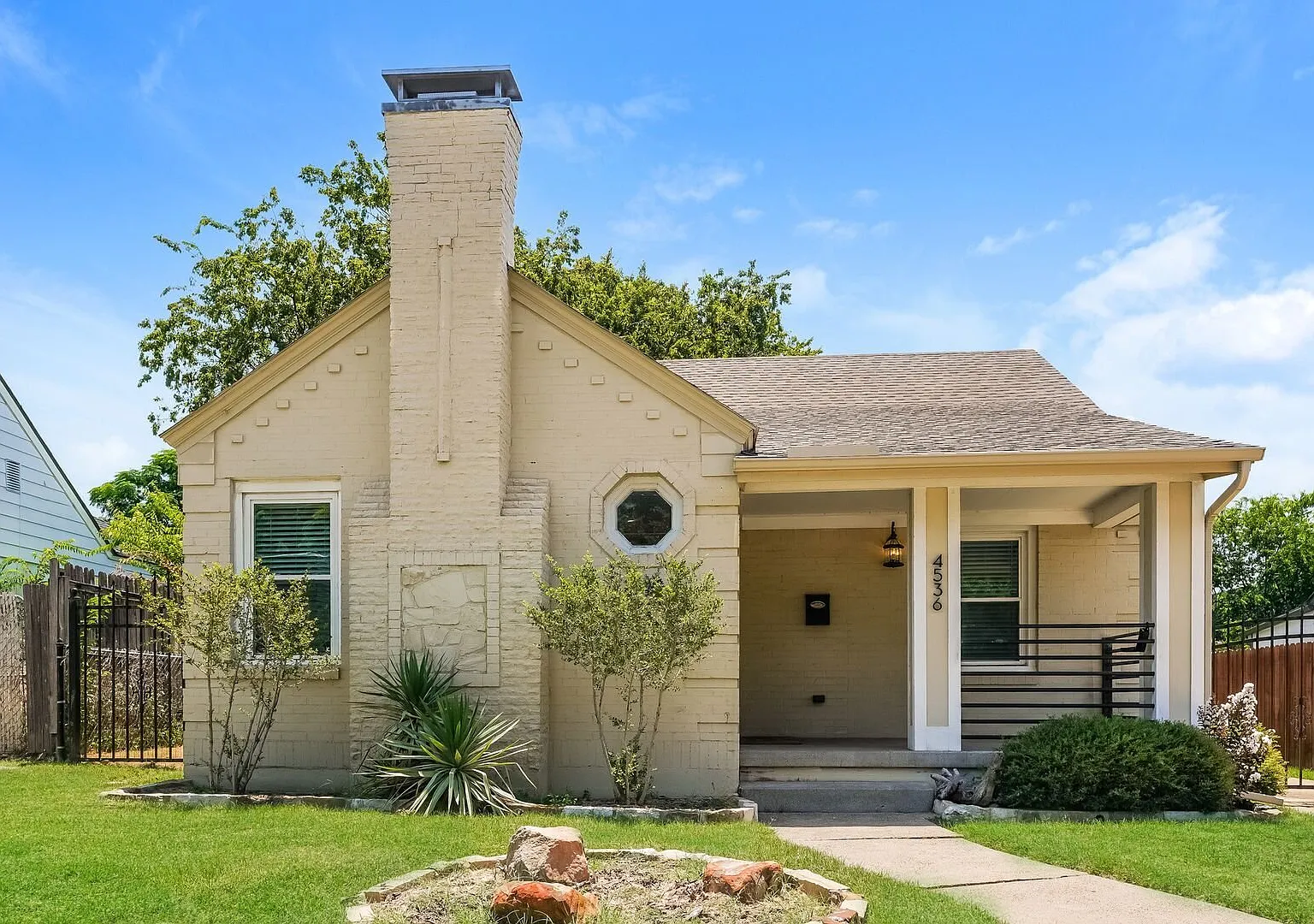 Updated 3-Bedroom 2-Bath Home - Garage- Bonus Space- Fully Fenced-in Yard- Pet Friendly! — Photo 3