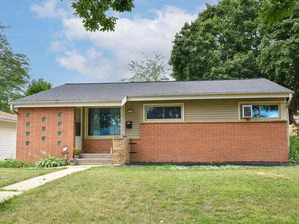 8605 W Lawrence AVENUE, Milwaukee, WI 53225