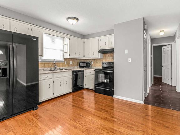 5th image of 579 Donna Dr