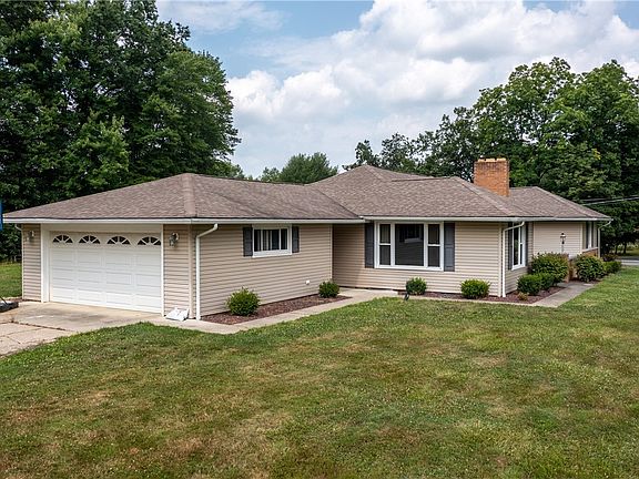 3rd image of 3175 Maplewood Dr