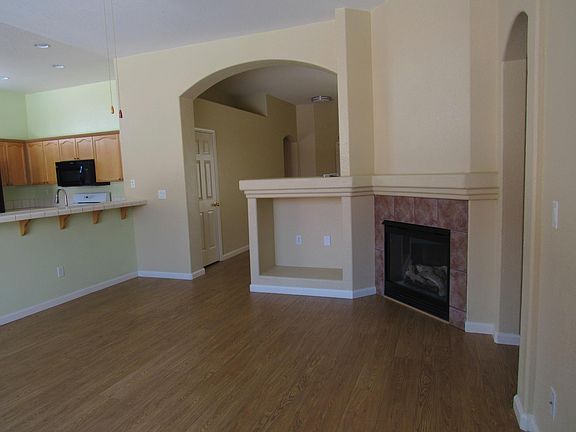 4th image of 29 Silver Springs Ct