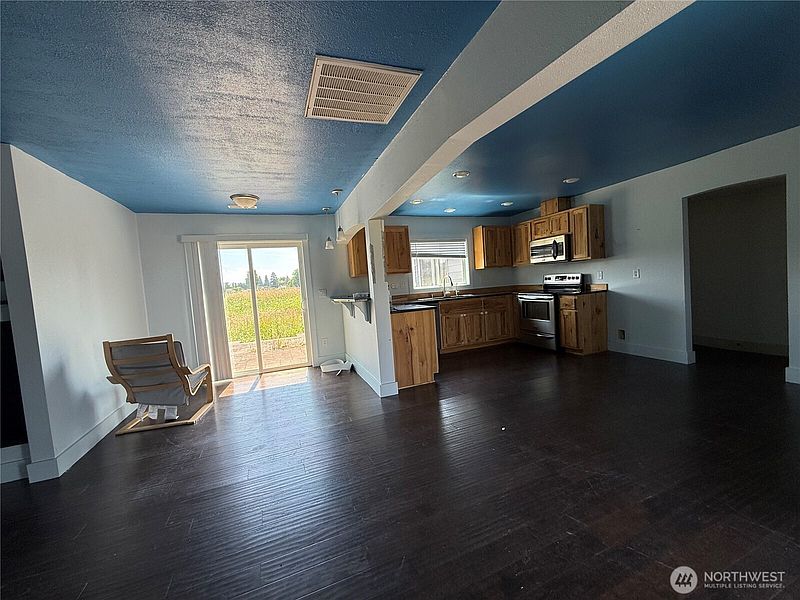 3rd image of 2420 38th Avenue