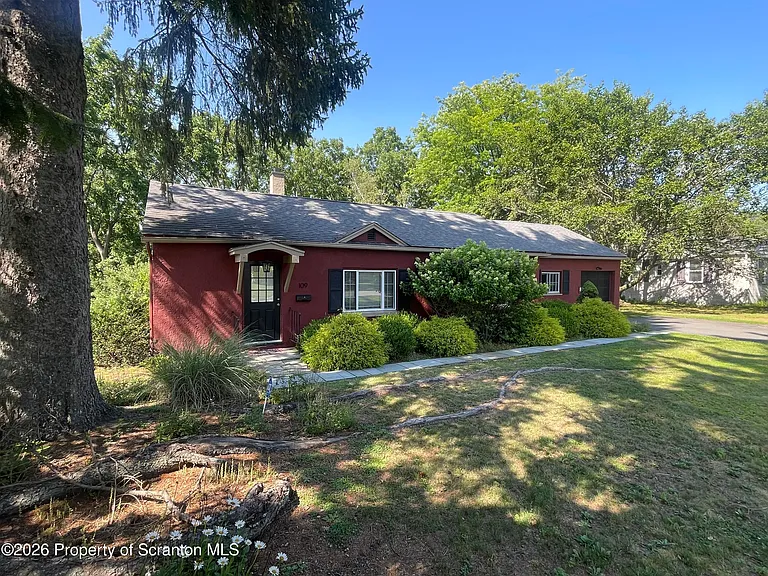 109 Park Dr — Photo 1