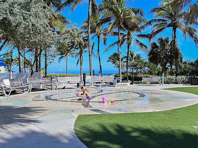 525 N Ocean Blvd #919 — Photo 41