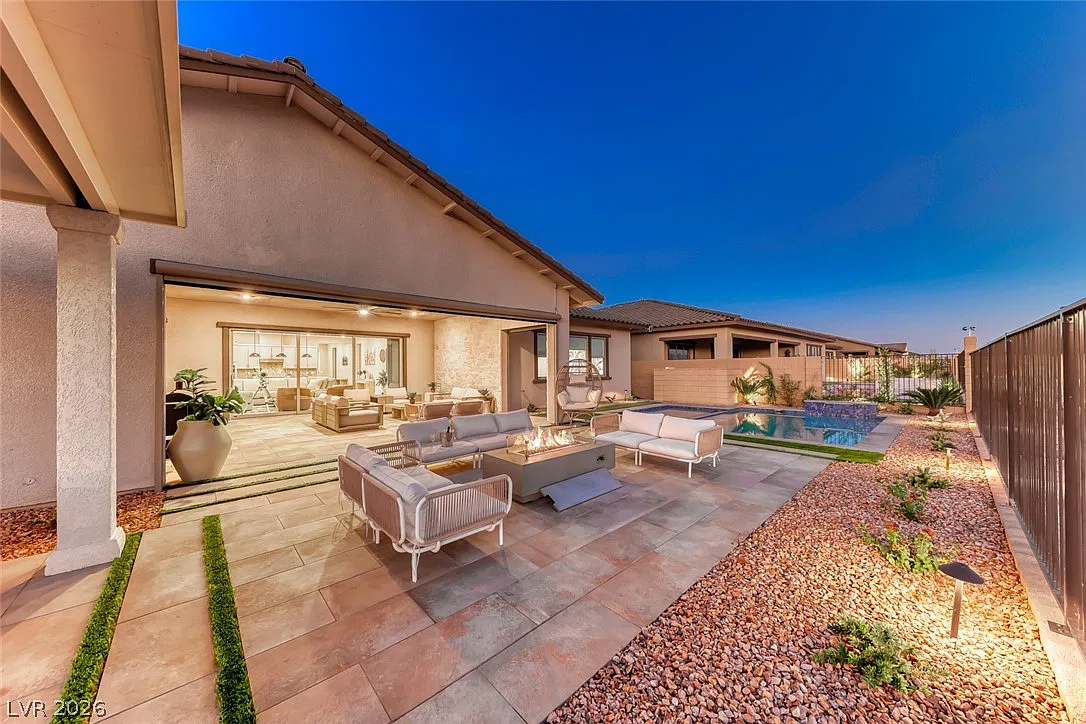 5 bed, 4.5 bath, 3290 sqft, $6,450 — Photo 2