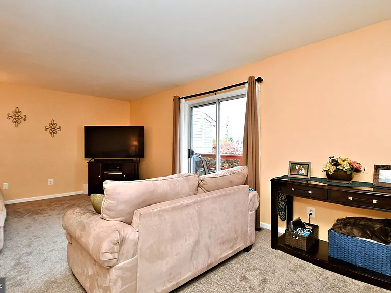 800 Beacon Ct — Photo 14