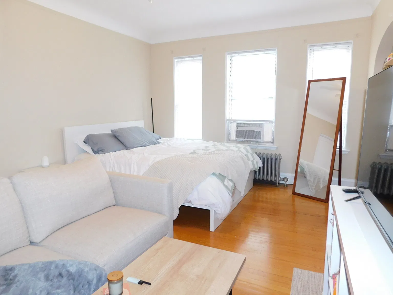 Studio, 425 sqft, $1,325 — Photo 2