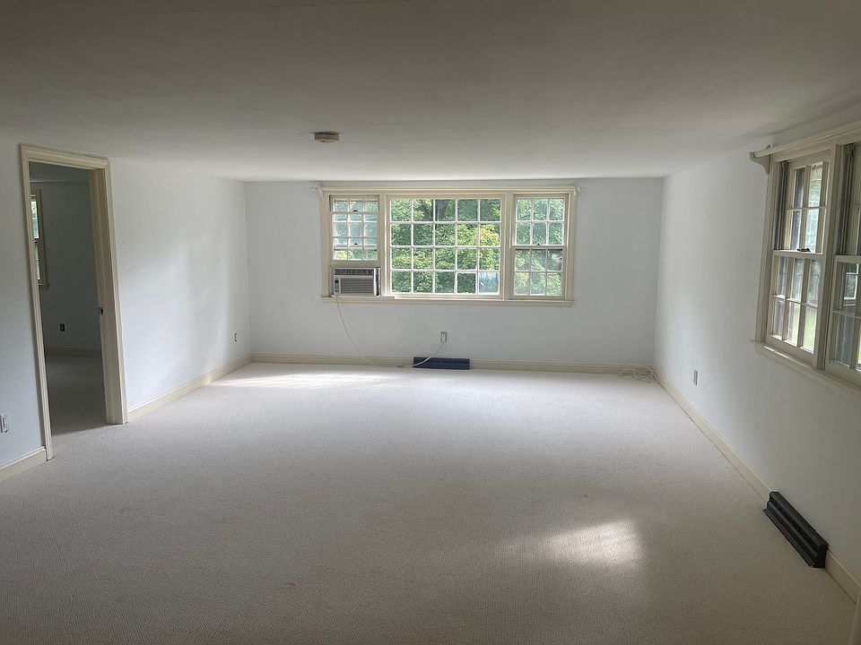 2nd image of 30 Hopyard Rd #1