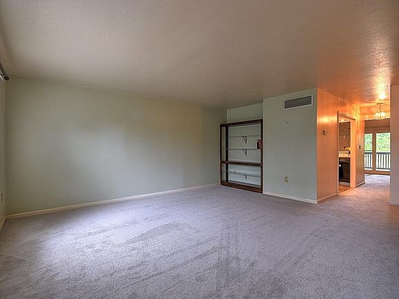 5th image of 532F Fleetwood Ct