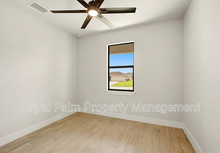 3750 NE 13th Ave — Photo 27