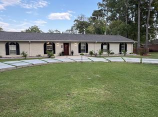 108 Azalea Dr, Forest, MS 39074