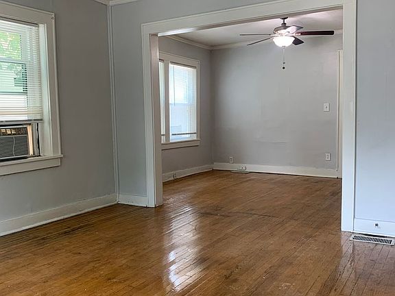 2nd image of 1109-1111 W 40th St #1E