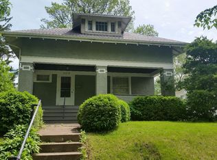 2219 Scott St, Davenport, IA 52803