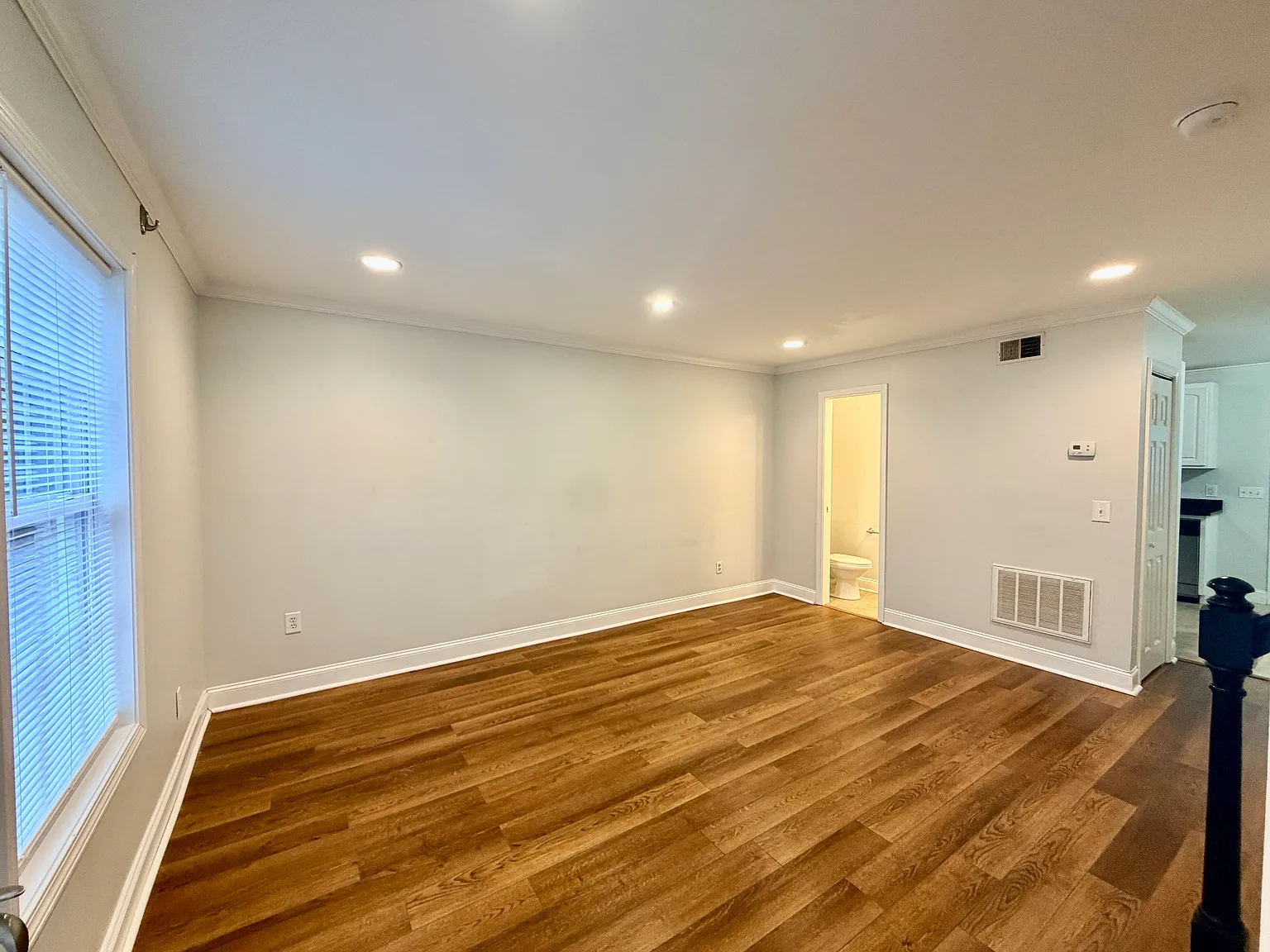 2 bed, 2.5 bath, 1100 sqft, $1,295 — Photo 3