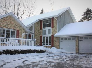 2001 Deerfield Dr, Saukville, WI 53080