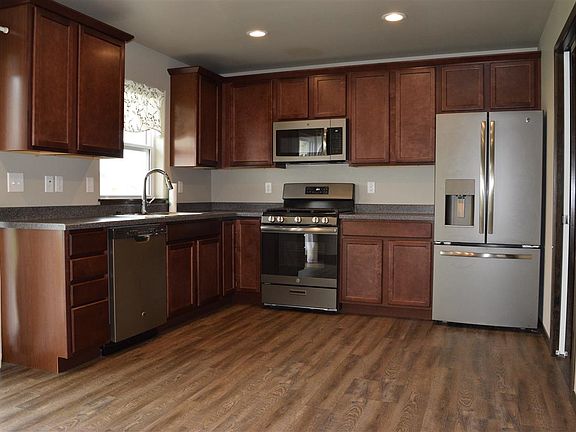 3rd image of 108 Wild Rose Ln