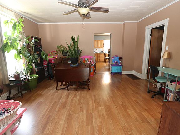 4th image of 914 N Walnut St