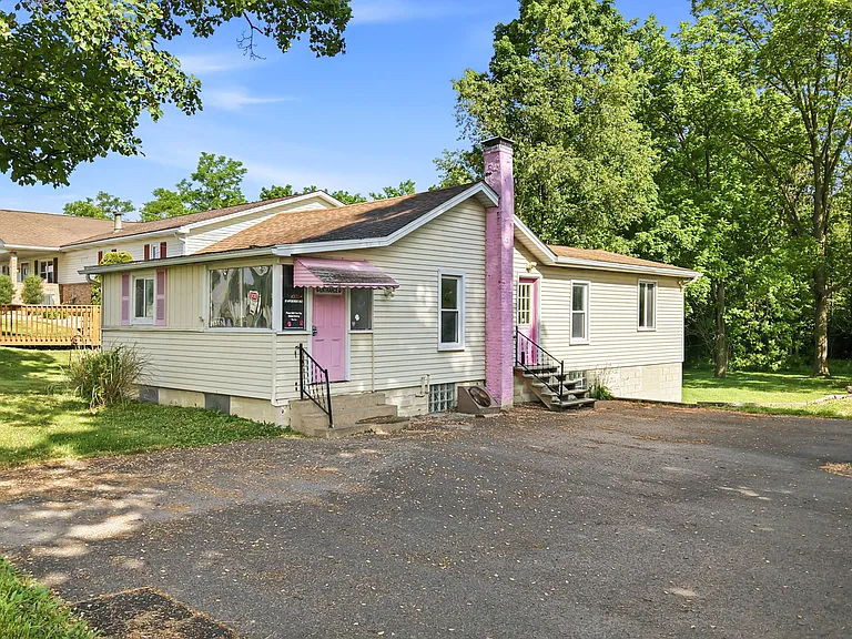 1122 W Western Reserve Rd — Photo 1