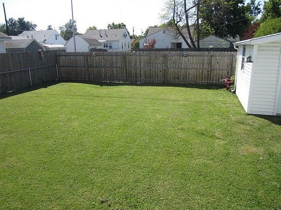 3rd image of 3038 Legion Park Dr