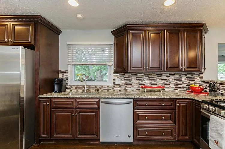3 bed, 2002 sqft, $2,450 — Photo 3