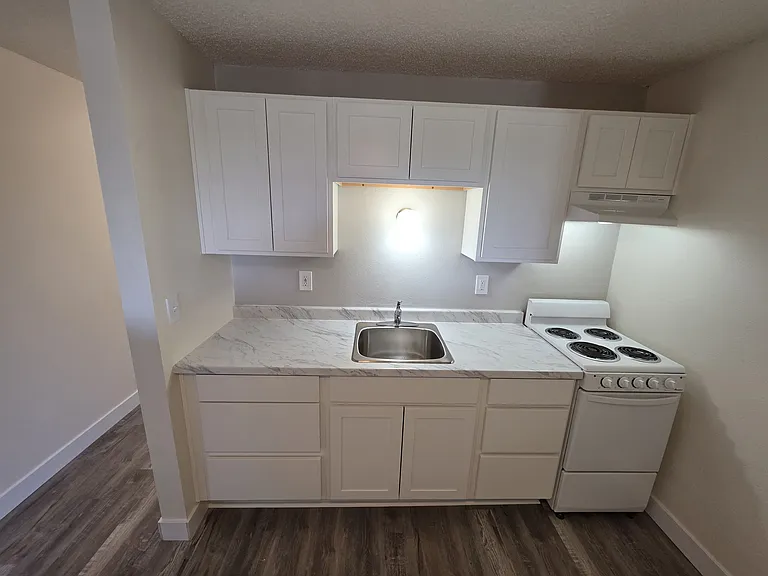 Nob Hill Apartments — Photo 11