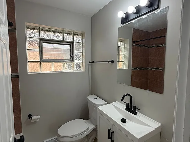 9756 S Lowe Ave — Photo 12