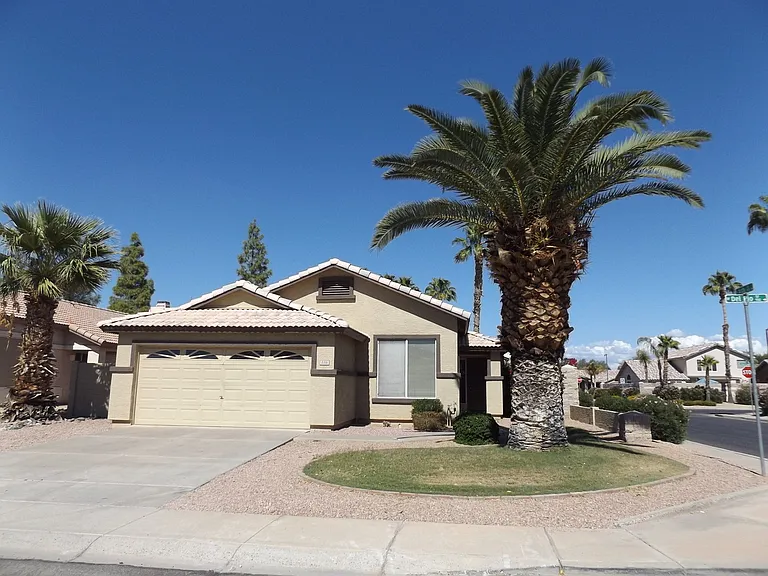 116 W Del Rio St — Photo 1