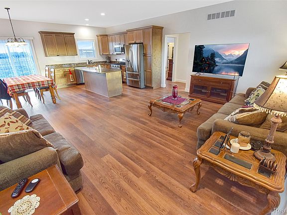 3rd image of 79446 Deland Rd