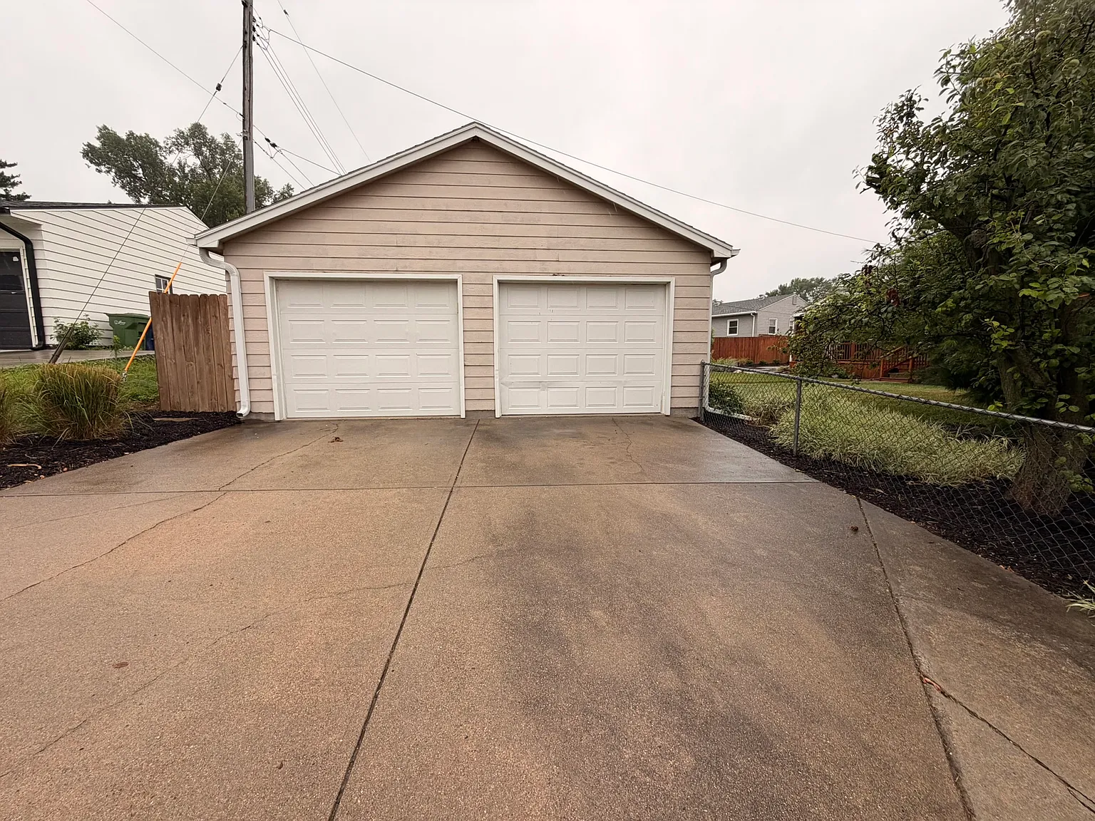 3 bed, 2880 sqft, $2,500 — Photo 2