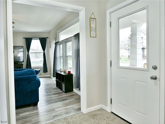 3rd image of 163 N Chestnut Ave