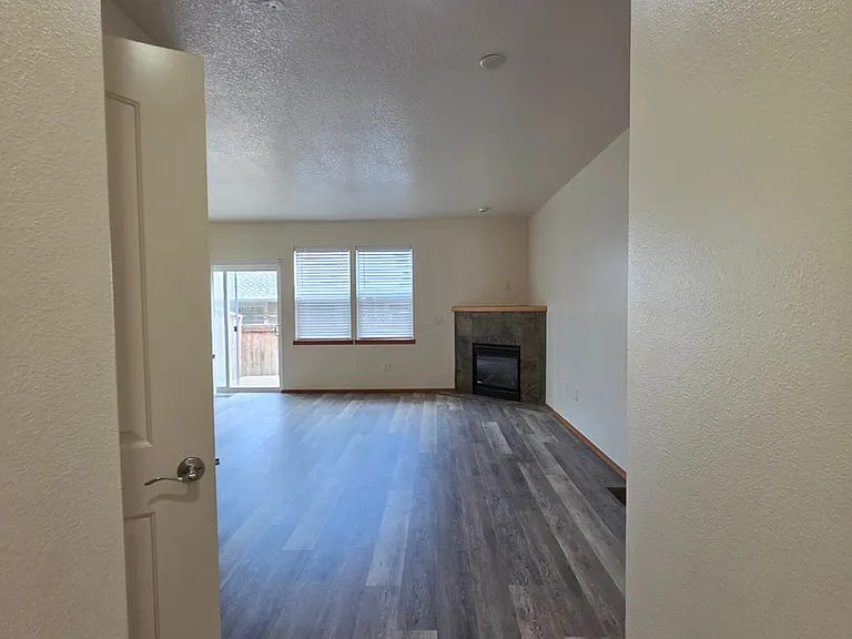 355 SW Pemberly Loop — Photo 4