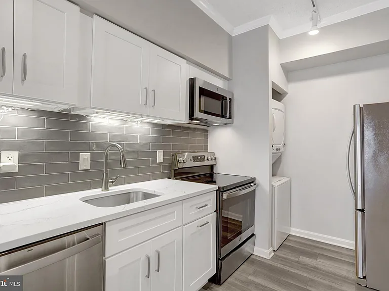 1211 S Eads St #1203 — Photo 5