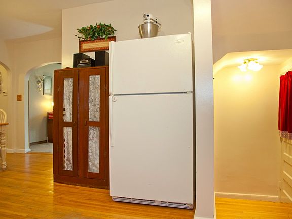5th image of 2121 E Mulberry St