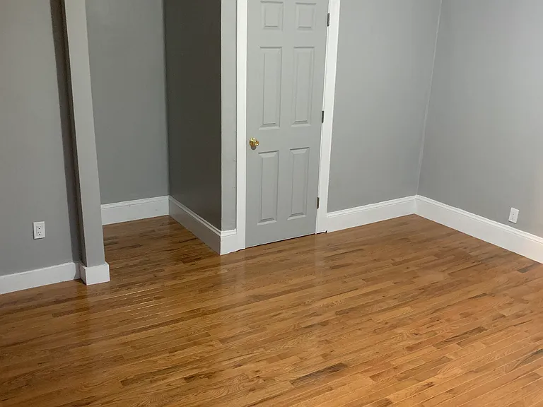 11 Roosevelt St #3R — Photo 10