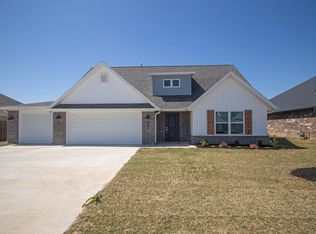 672 Hayden James St, Prairie Grove, AR 72753