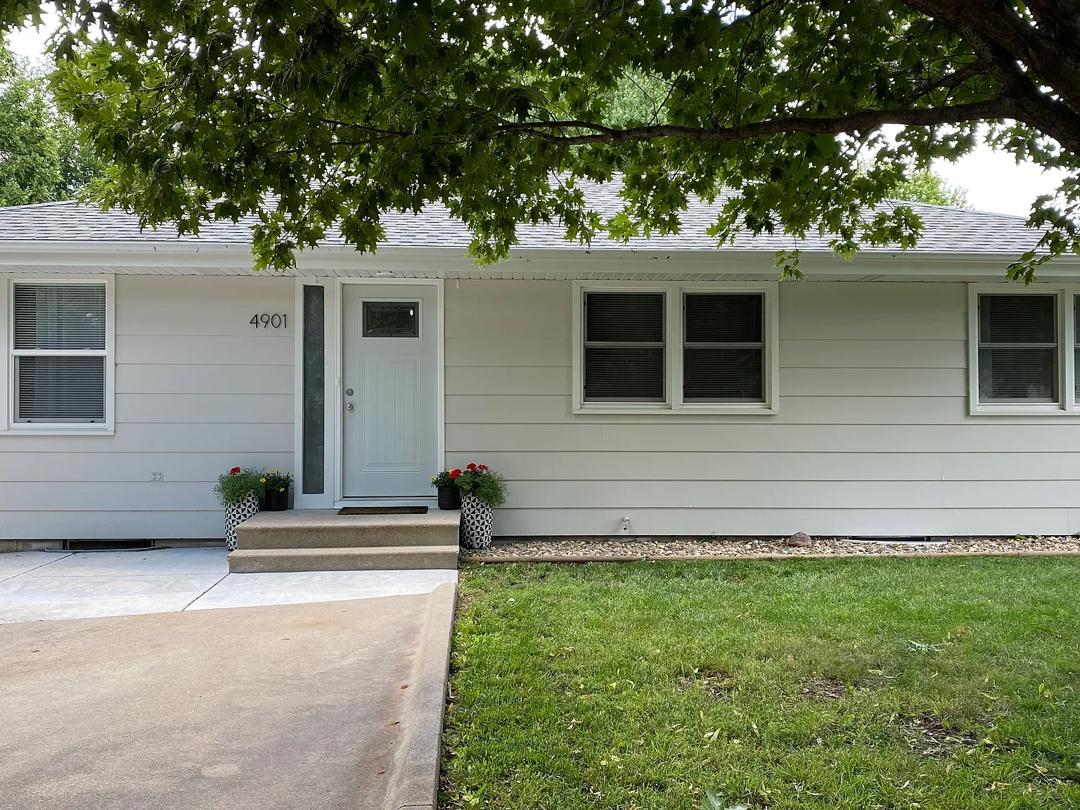 3 bed, 1940 sqft, $1,850 — Photo 1