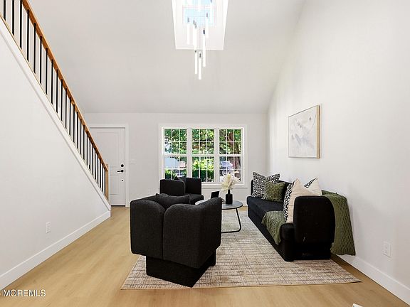 4th image of 273 Edgeware Court