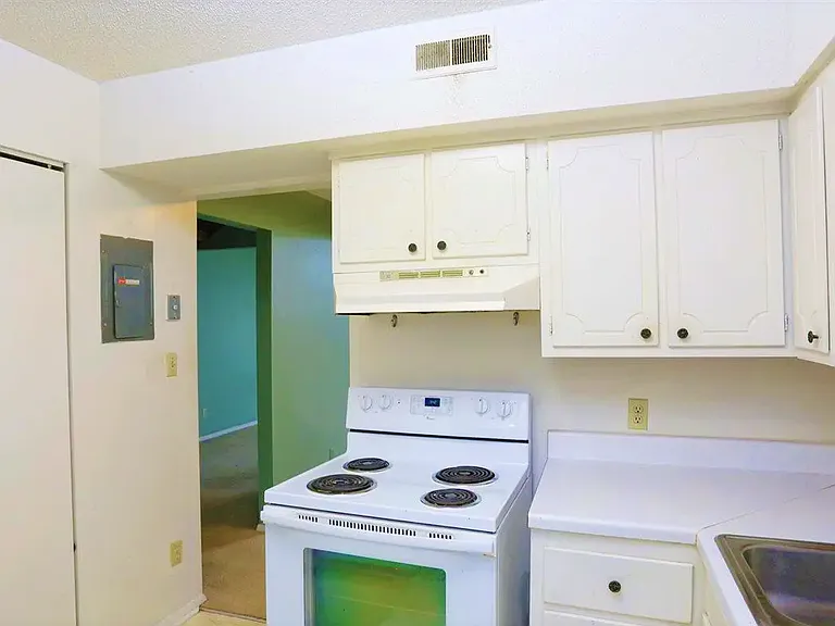 220 Elizabeth St #D4 — Photo 5