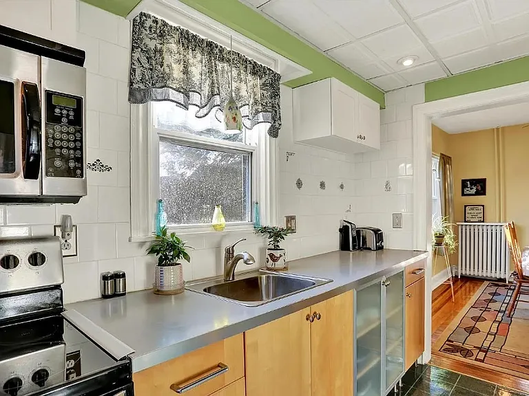 117 Center St — Photo 6